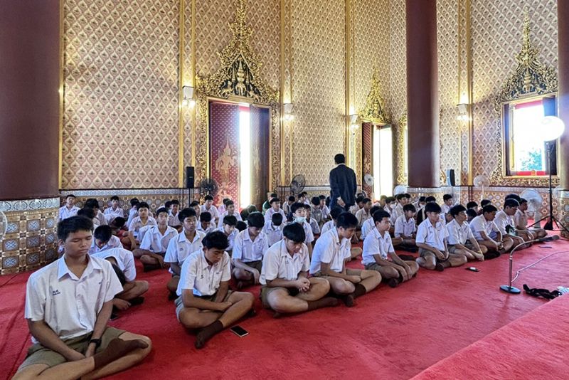 กิจกรรมทำบุญตักบาตรในช่วงเช้า ณ วัดเทพศิรินทราวาส