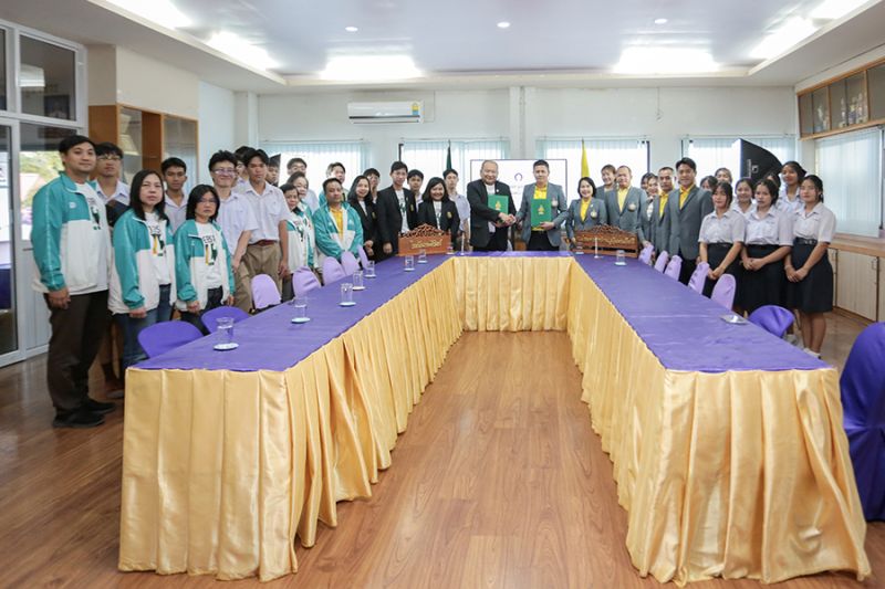 พิธีลงนามบันทึกข้อตกลงการขับเคลื่อนโครงการโรงเรียนพี่โรงเรียนน้อง ตามแนวพระราชดำริ สมเด็จพระกนิษฐาธิราชเจ้า กรมสมเด็จพระเทพรัตนราชสุดาฯ