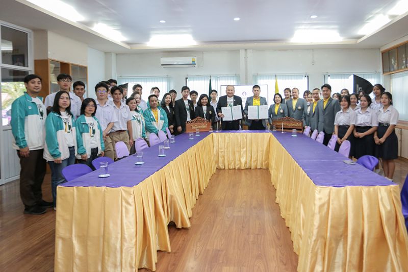 พิธีลงนามบันทึกข้อตกลงการขับเคลื่อนโครงการโรงเรียนพี่โรงเรียนน้อง ตามแนวพระราชดำริ สมเด็จพระกนิษฐาธิราชเจ้า กรมสมเด็จพระเทพรัตนราชสุดาฯ