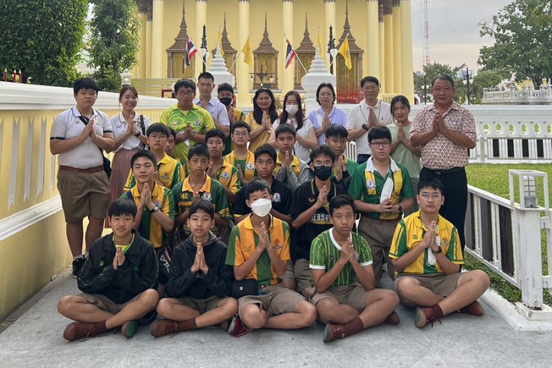 กิจกรรมทำบุญตักบาตรในช่วงเช้า ณ วัดเทพศิรินทราวาส
