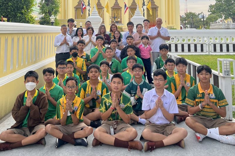 กิจกรรมทำบุญตักบาตรในช่วงเช้า ณ วัดเทพศิรินทราวาส