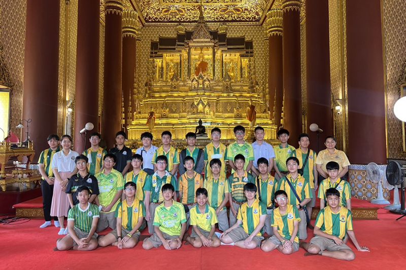กิจกรรมทำบุญตักบาตรในช่วงเช้า ณ วัดเทพศิรินทราวาส