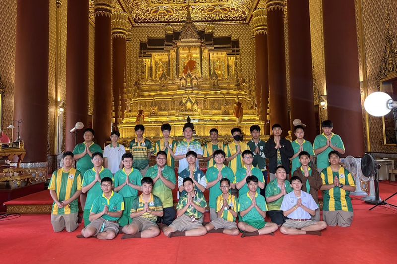 กิจกรรมทำบุญตักบาตรในช่วงเช้า ณ วัดเทพศิรินทราวาส