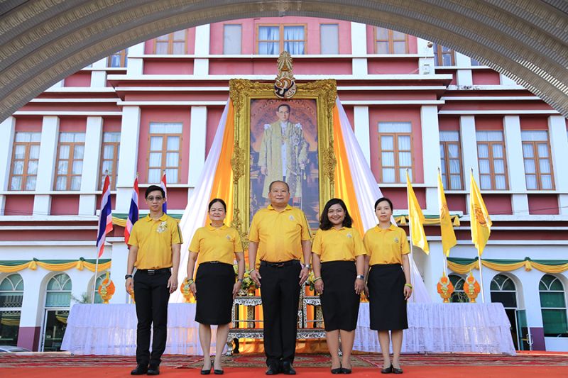 พิธีน้อมรำลึกในพระมหากรุณาธิคุณ เนื่องในวันคล้ายวันพระราชสมภพ  ในหลวงรัชกาลที่ 9 วันชาติ และ วันพ่อแห่งชาติ