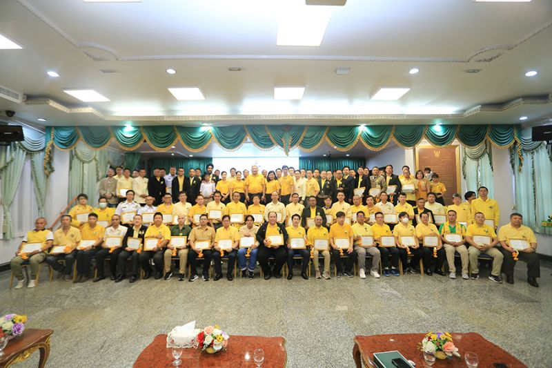 โรงเรียนเทพศิรินทร์ จัดกิจกรรมเทิดพระคุณพ่อ เนื่องในวันคล้าย วันพระราชสมภพ ในหลวงรัชกาลที่ 9 วันชาติ และ วันพ่อแห่งชาติ