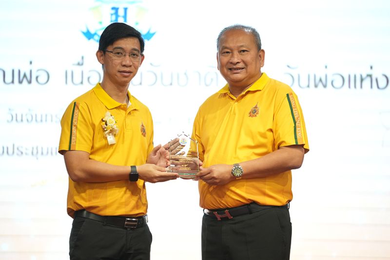 โรงเรียนเทพศิรินทร์ จัดกิจกรรมเทิดพระคุณพ่อ เนื่องในวันคล้าย วันพระราชสมภพ ในหลวงรัชกาลที่ 9 วันชาติ และ วันพ่อแห่งชาติ