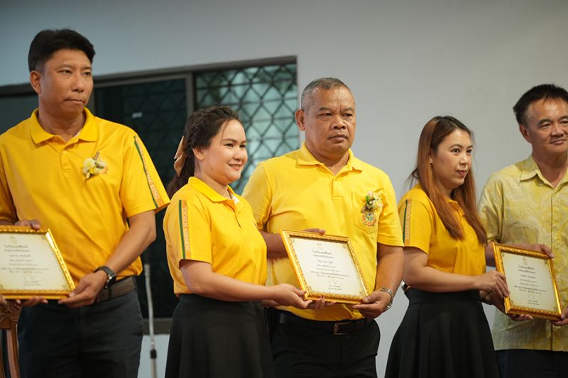 โรงเรียนเทพศิรินทร์ จัดกิจกรรมเทิดพระคุณพ่อ เนื่องในวันคล้าย วันพระราชสมภพ ในหลวงรัชกาลที่ 9 วันชาติ และ วันพ่อแห่งชาติ