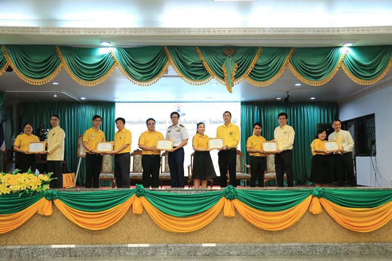โรงเรียนเทพศิรินทร์ จัดกิจกรรมเทิดพระคุณพ่อ เนื่องในวันคล้าย วันพระราชสมภพ ในหลวงรัชกาลที่ 9 วันชาติ และ วันพ่อแห่งชาติ