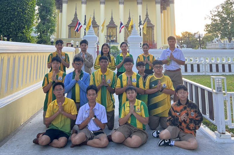 กิจกรรมทำบุญตักบาตรในช่วงเช้า ณ วัดเทพศิรินทราวาส