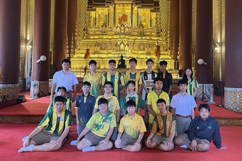 กิจกรรมทำบุญตักบาตรในช่วงเช้า ณ วัดเทพศิรินทราวาส