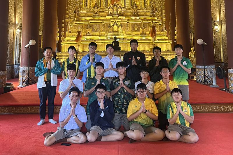 กิจกรรมทำบุญตักบาตรในช่วงเช้า ณ วัดเทพศิรินทราวาส