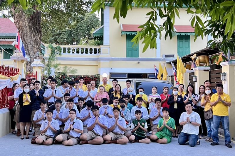 กิจกรรมทำบุญตักบาตรในช่วงเช้า ณ วัดเทพศิรินทราวาส