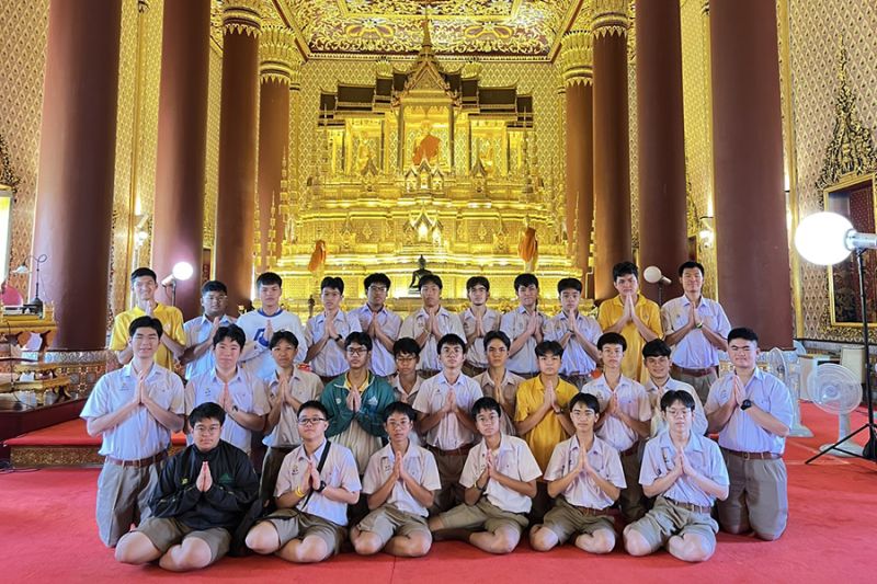 กิจกรรมทำบุญตักบาตรในช่วงเช้า ณ วัดเทพศิรินทราวาส