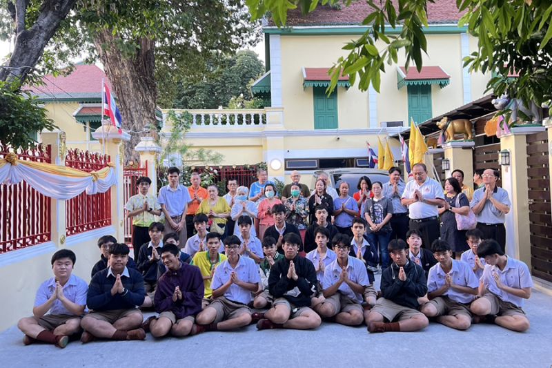 กิจกรรมทำบุญตักบาตรในช่วงเช้า ณ วัดเทพศิรินทราวาส