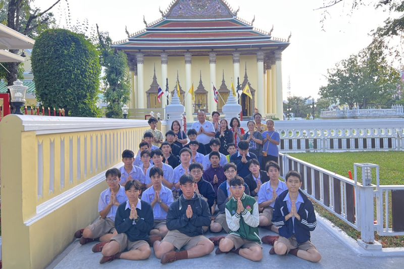 กิจกรรมทำบุญตักบาตรในช่วงเช้า ณ วัดเทพศิรินทราวาส