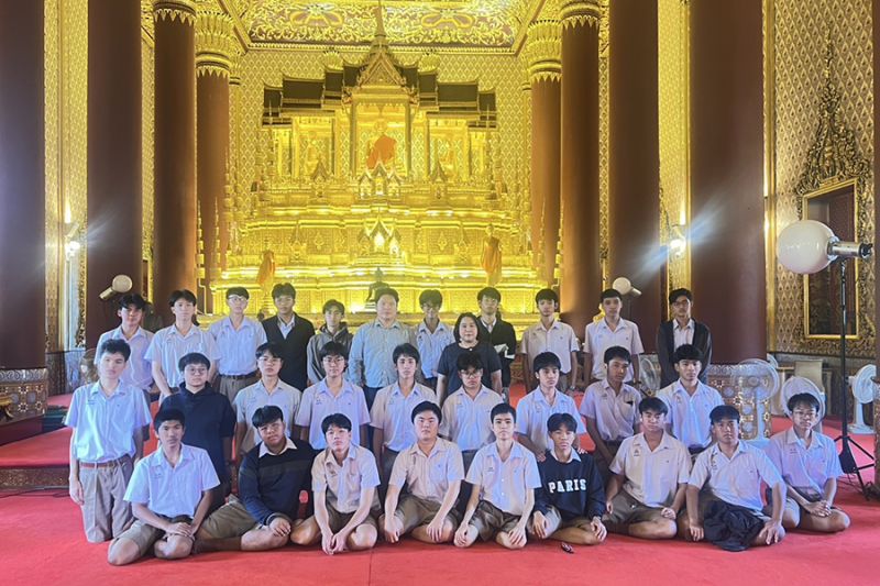 กิจกรรมทำบุญตักบาตรในช่วงเช้า ณ วัดเทพศิรินทราวาส