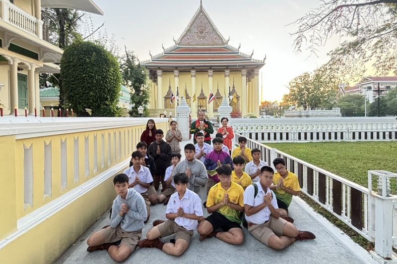 กิจกรรมทำบุญตักบาตรในช่วงเช้า ณ วัดเทพศิรินทราวาส