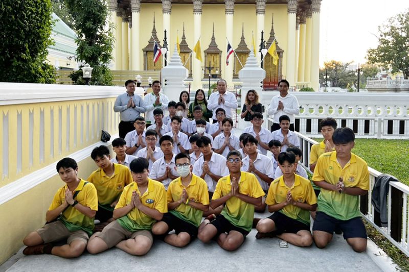 กิจกรรมทำบุญตักบาตรในช่วงเช้า ณ วัดเทพศิรินทราวาส