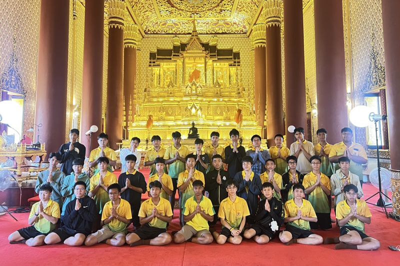 กิจกรรมทำบุญตักบาตรในช่วงเช้า ณ วัดเทพศิรินทราวาส