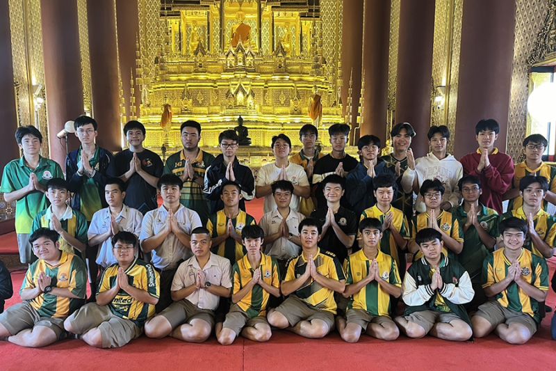 กิจกรรมทำบุญตักบาตรในช่วงเช้า ณ วัดเทพศิรินทราวาส