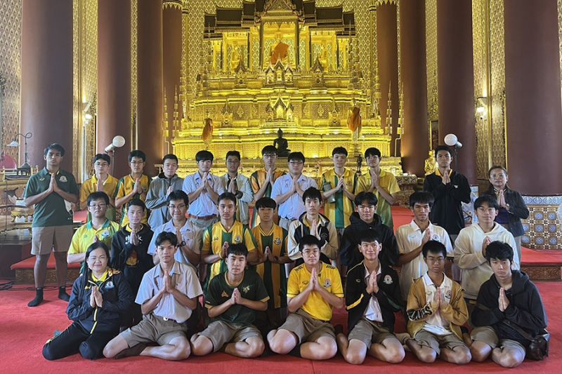 กิจกรรมทำบุญตักบาตรในช่วงเช้า ณ วัดเทพศิรินทราวาส