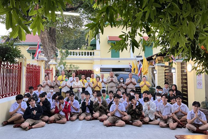 กิจกรรมทำบุญตักบาตรในช่วงเช้า ณ วัดเทพศิรินทราวาส