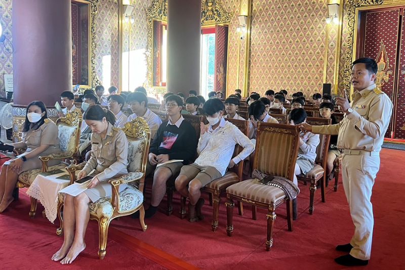 กิจกรรมทำบุญตักบาตรในช่วงเช้า ณ วัดเทพศิรินทราวาส