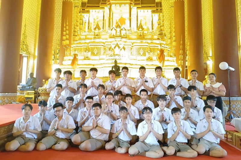 กิจกรรมทำบุญตักบาตรในช่วงเช้า ณ วัดเทพศิรินทราวาส