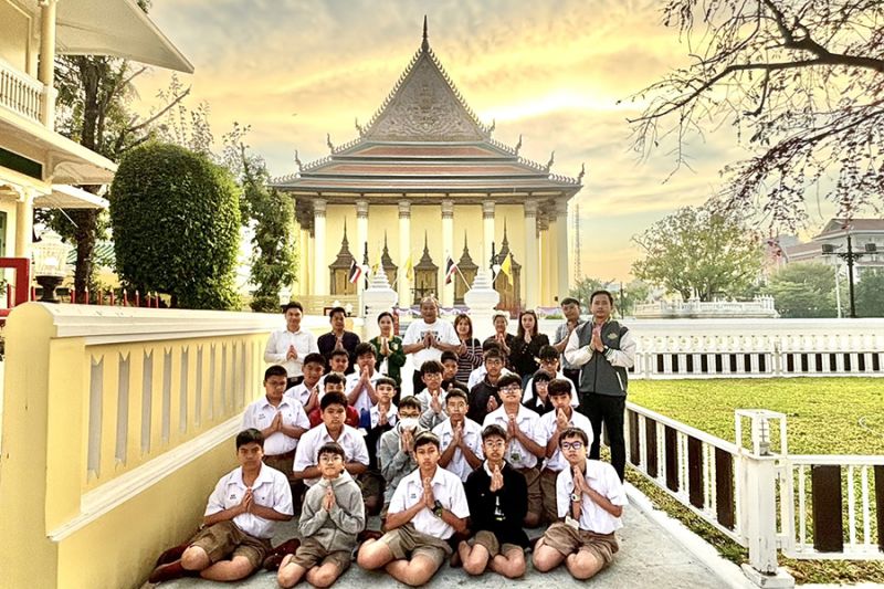 กิจกรรมทำบุญตักบาตรในช่วงเช้า ณ วัดเทพศิรินทราวาส
