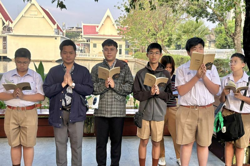 กิจกรรมทำบุญตักบาตรในช่วงเช้า ณ วัดเทพศิรินทราวาส