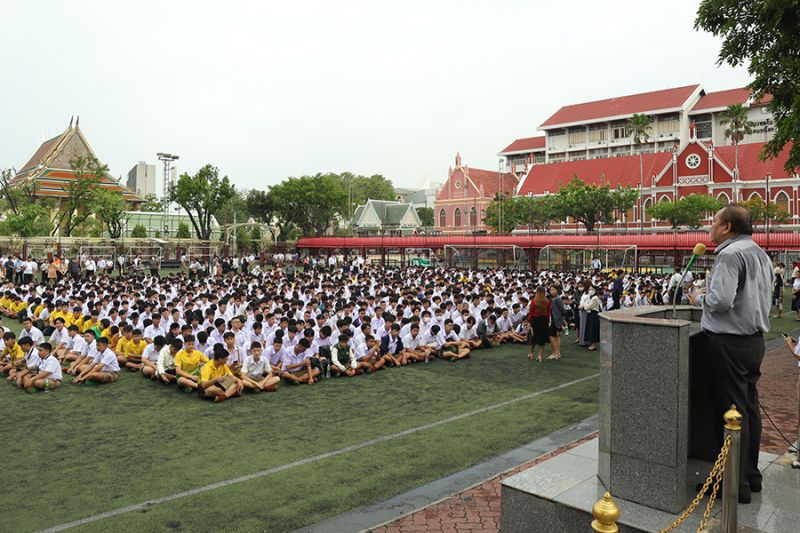 ผู้อำนวยการโรงเรียนเทพศิรินทร์ พร้อมคณะผู้บริหาร และคณะครู ต้อนรับนักเรียน  และทำกิจกรรมร่วมกัน เนื่องในวันแรกของการเปิดการศึกษาภาคเรียนที่ 1 ปีการศึกษา 2568