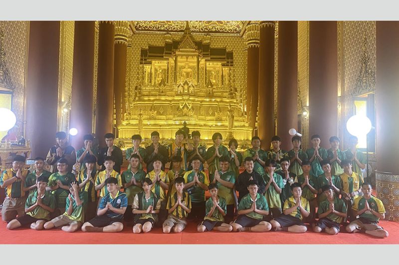 กิจกรรมทำบุญตักบาตรในช่วงเช้า ณ วัดเทพศิรินทราวาส